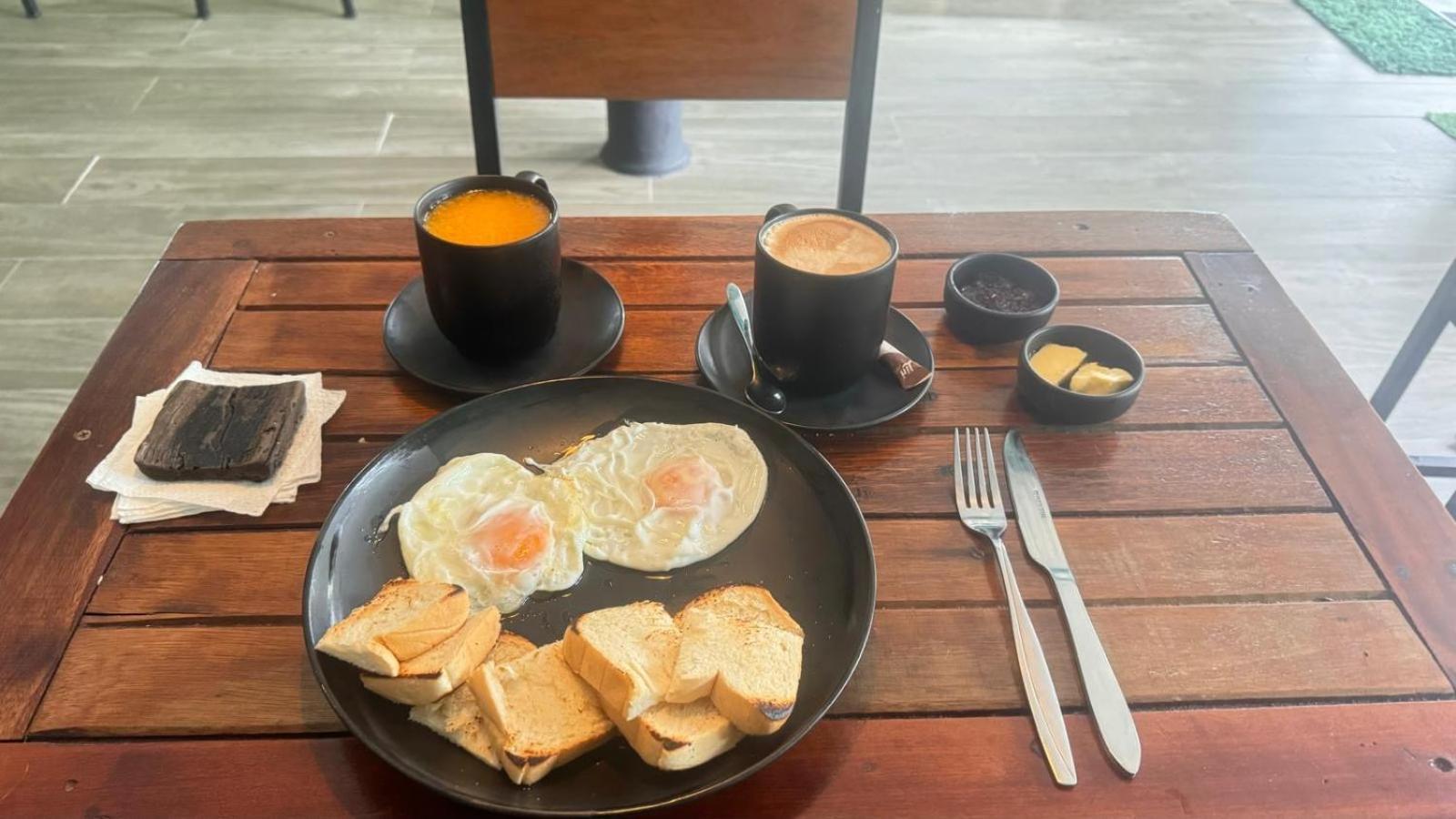 The 10 Club Hostel 통살라 외부 사진