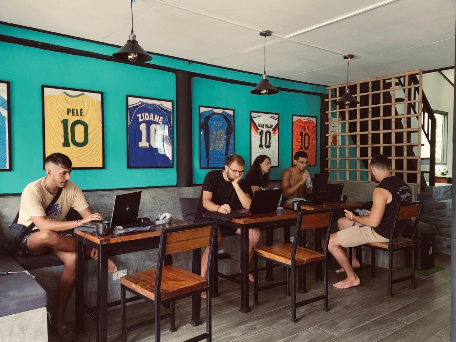 The 10 Club Hostel 통살라 외부 사진