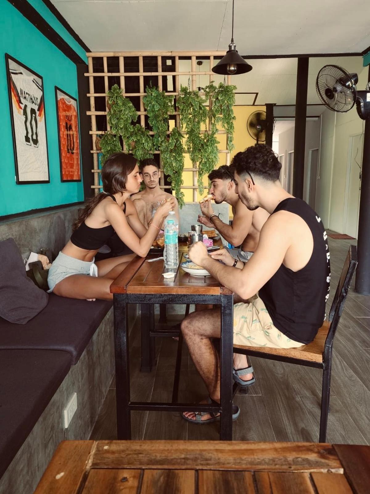 The 10 Club Hostel 통살라 외부 사진