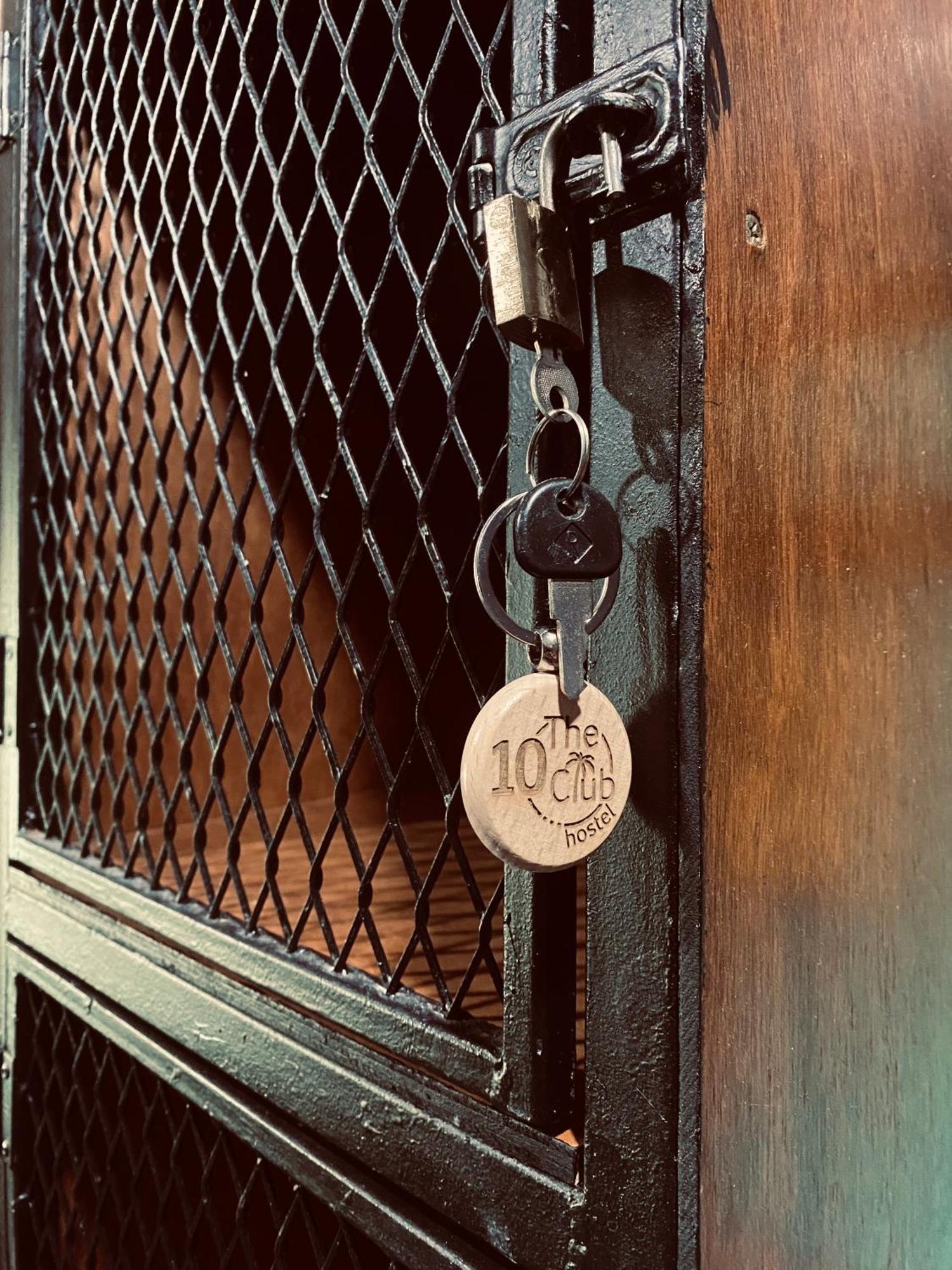 The 10 Club Hostel 통살라 외부 사진